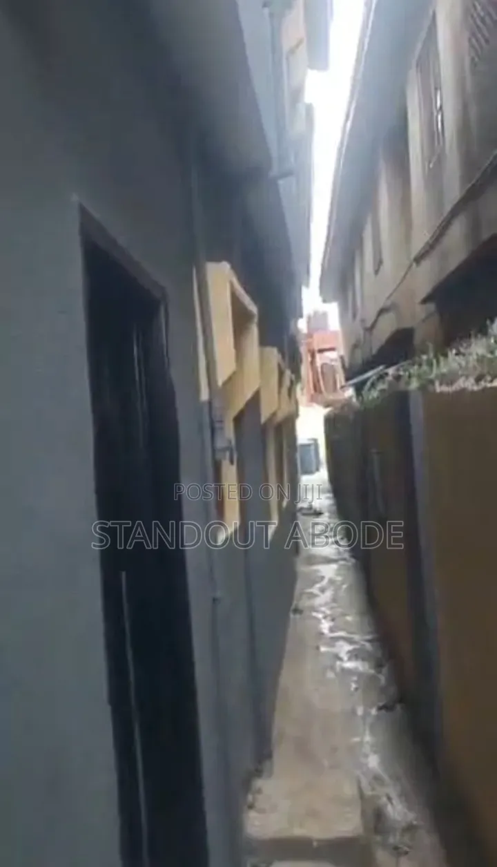 2bdrm Block of Flats in Good Location, Baruwa for sale