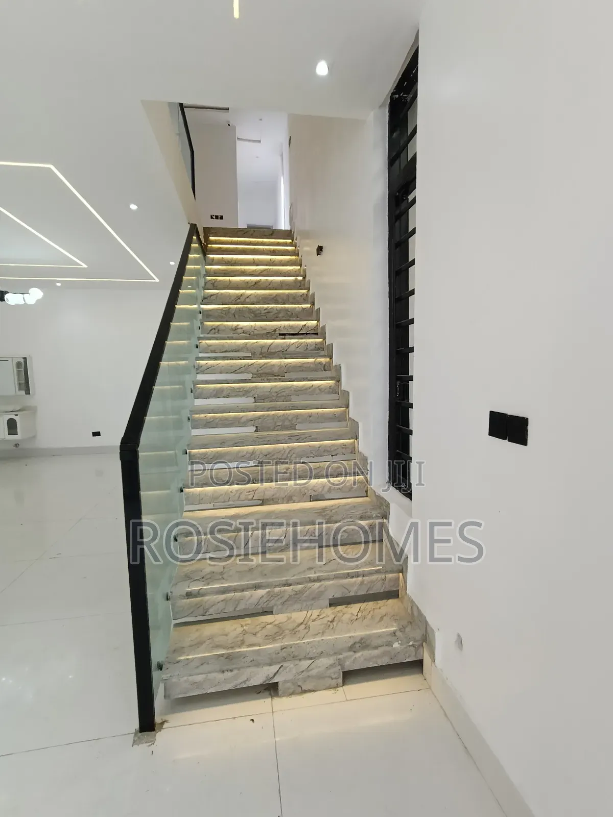 5bdrm Duplex in Ikota Gra for sale