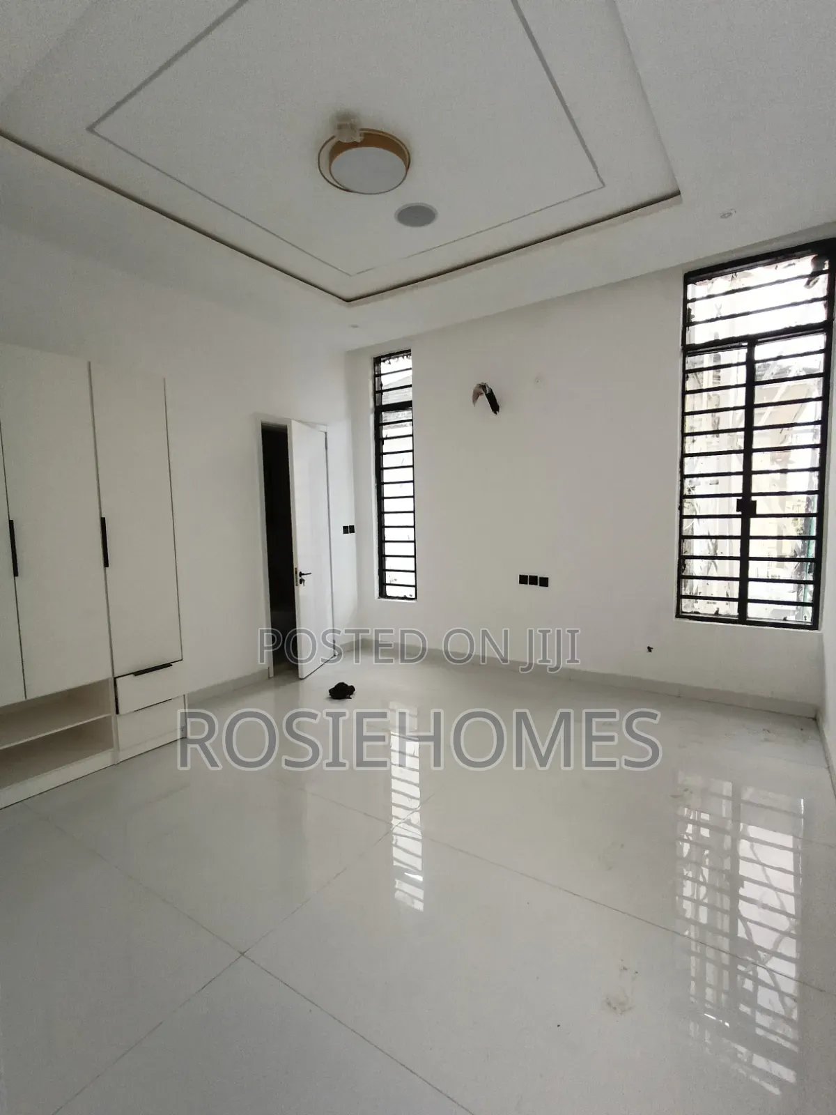 5bdrm Duplex in Ikota Gra for sale