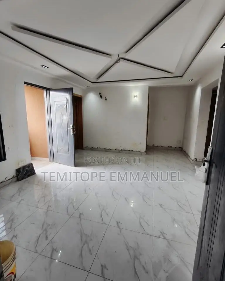 Furnished 2bdrm Apartment in Yaba for sale