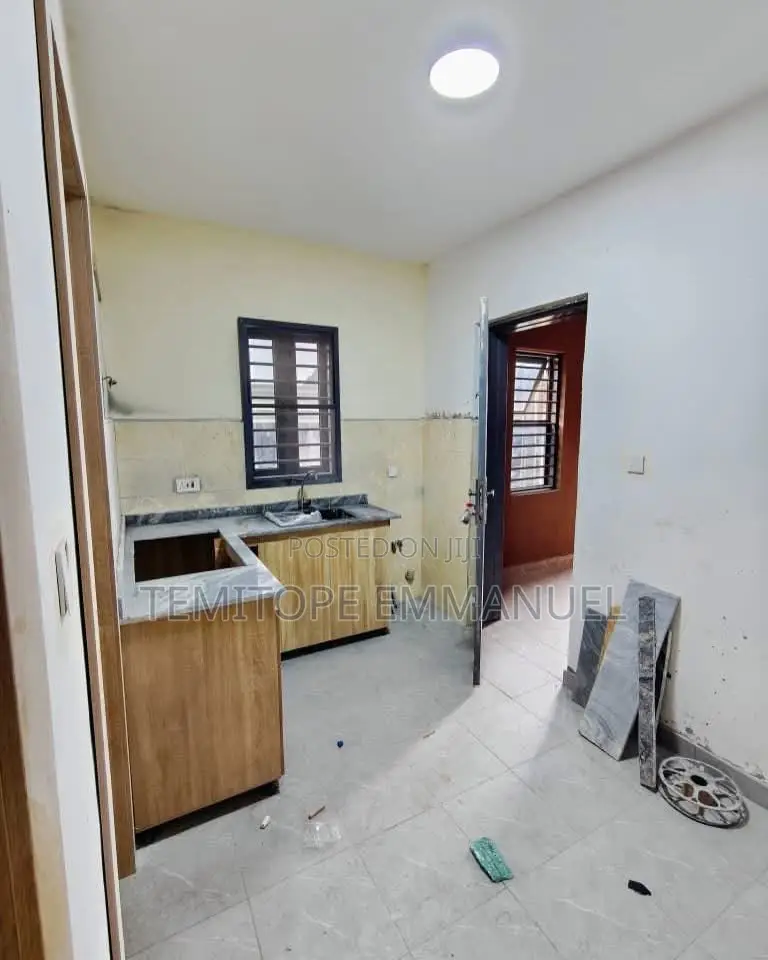 Furnished 2bdrm Apartment in Yaba for sale