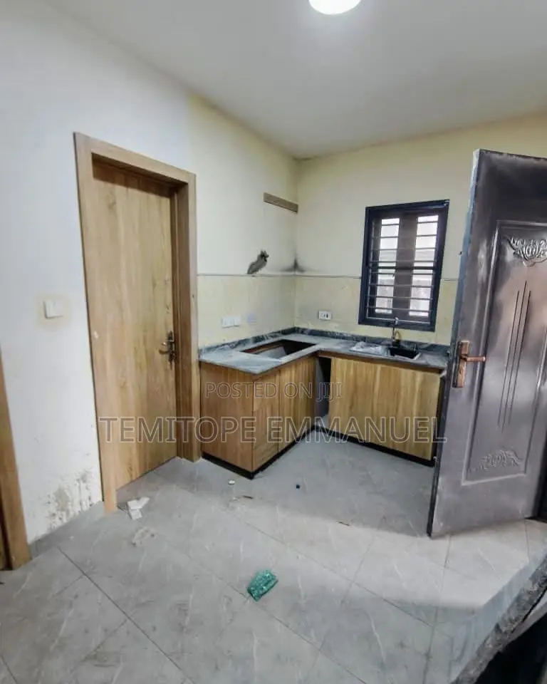 Furnished 2bdrm Apartment in Yaba for sale