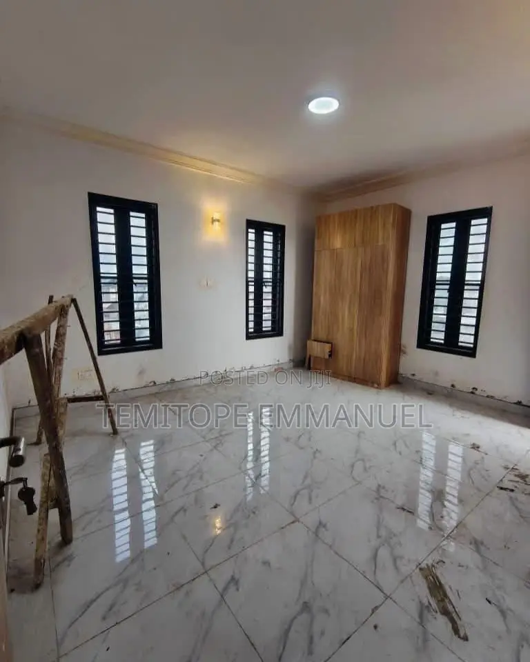 Furnished 2bdrm Apartment in Yaba for sale