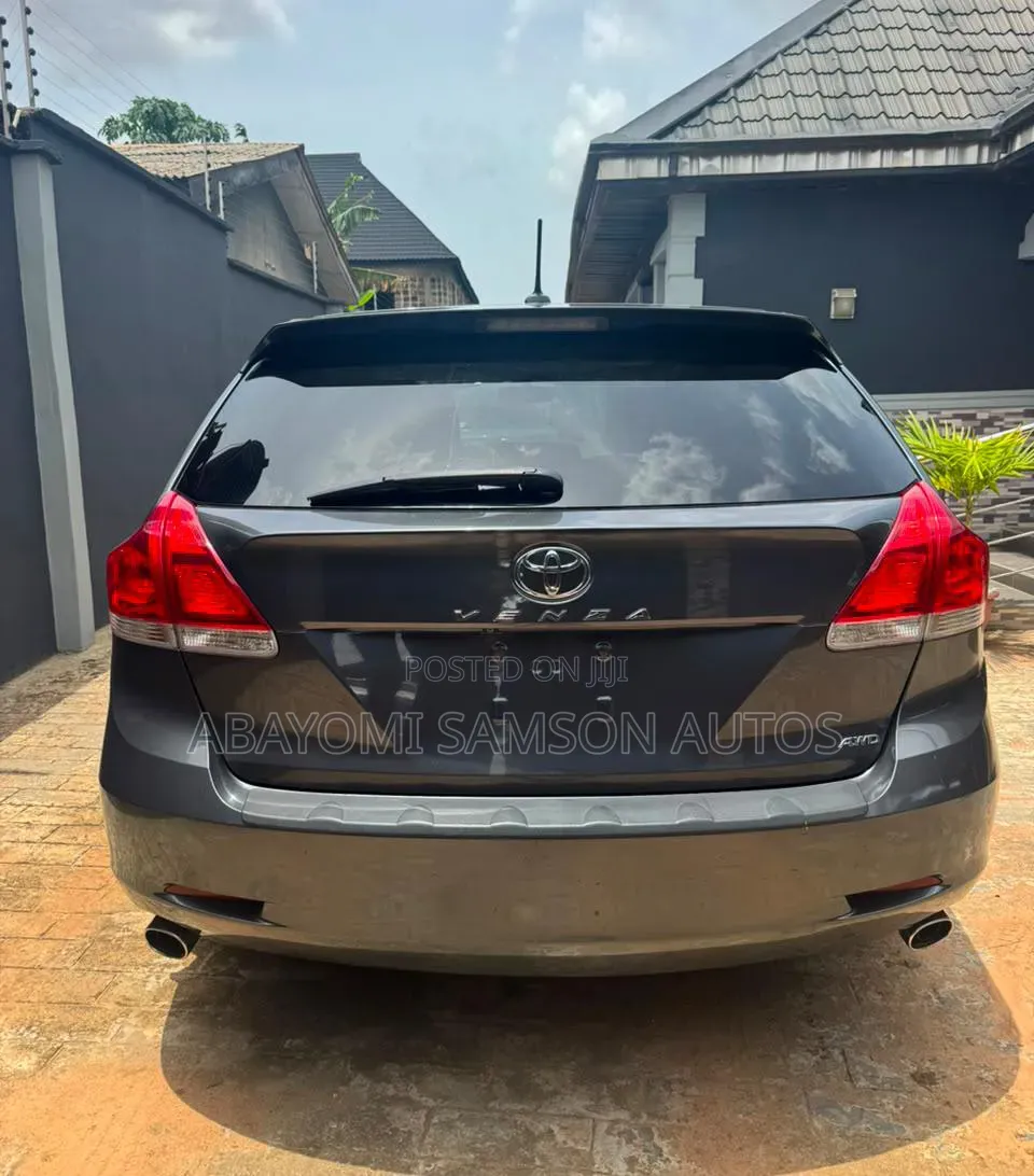 Toyota Venza 2010 Gray