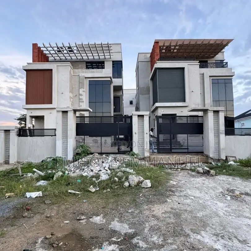 Furnished 4bdrm Duplex in Surulere for sale