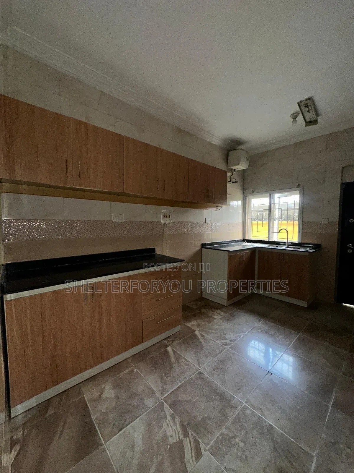 2bdrm Apartment in Lekki Phase 1 for rent