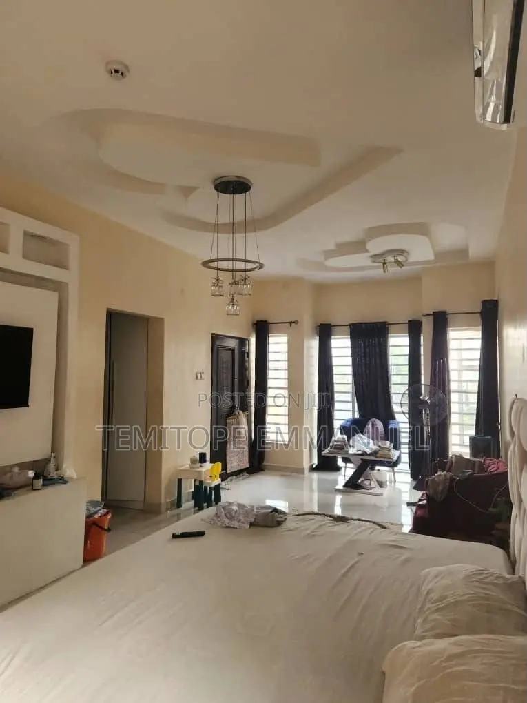 Furnished 6bdrm Duplex in Egbeda for sale