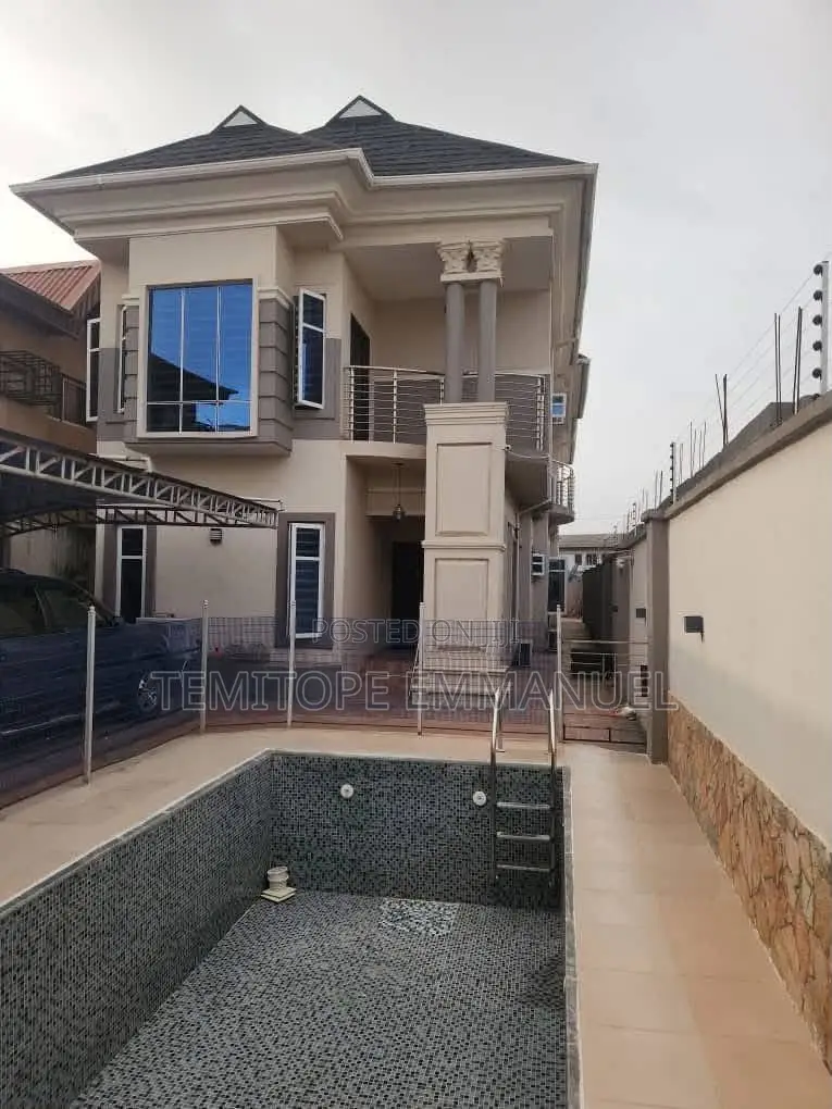 Furnished 6bdrm Duplex in Egbeda for sale