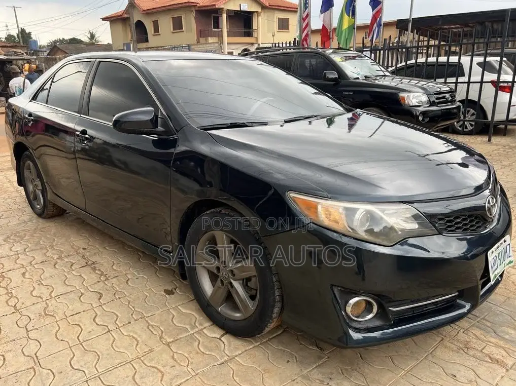 Toyota Camry SE 4dr Sedan (2.5L 4cyl 6A) 2013 Gray