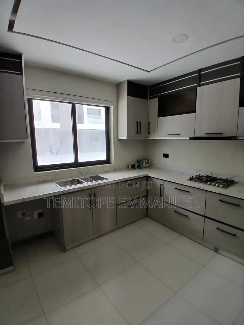 Furnished 4bdrm Duplex in Lekki for sale