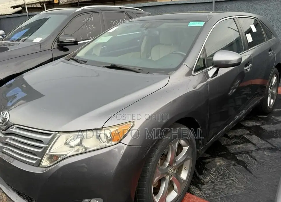Toyota Venza V6 AWD 2011 Gray
