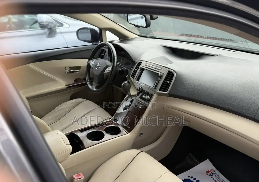 Toyota Venza V6 AWD 2011 Gray