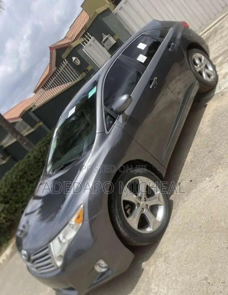 Toyota Venza V6 AWD 2011 Gray