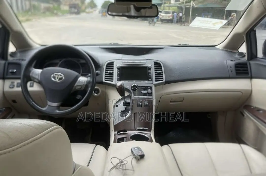 Toyota Venza V6 AWD 2011 Gray