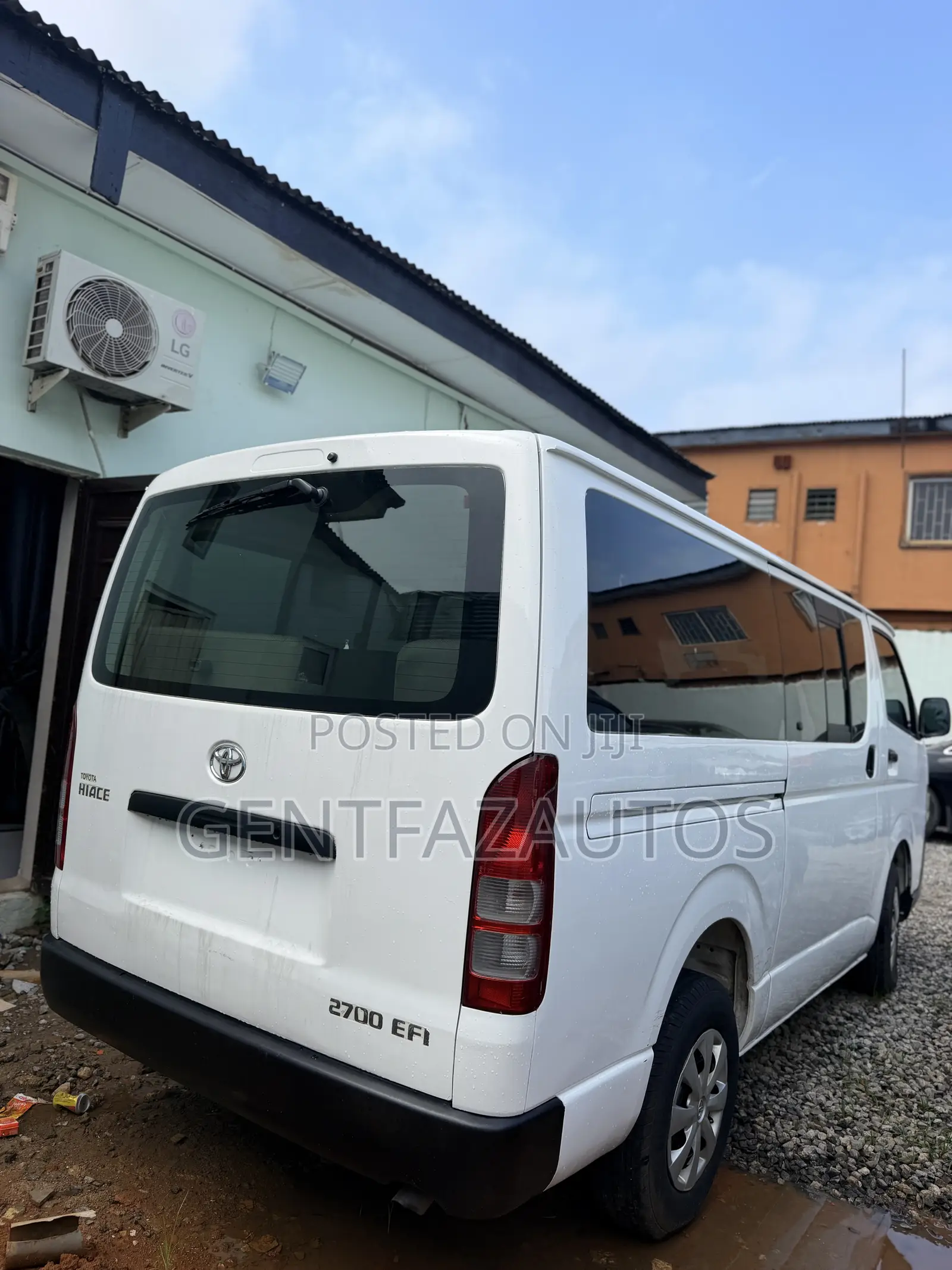 Toyota HiAce 2013 White