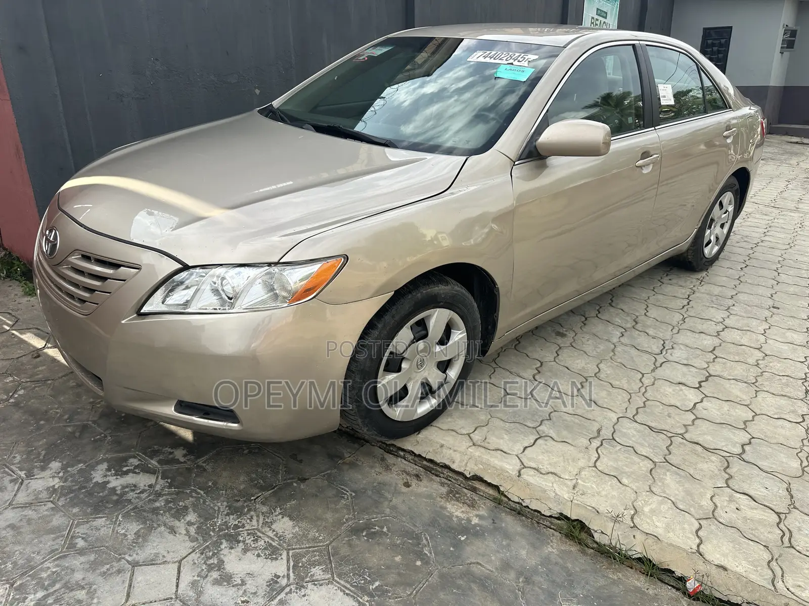 Toyota Camry LE 4dr Sedan (2.4L 4cyl 5A) 2009 Gold