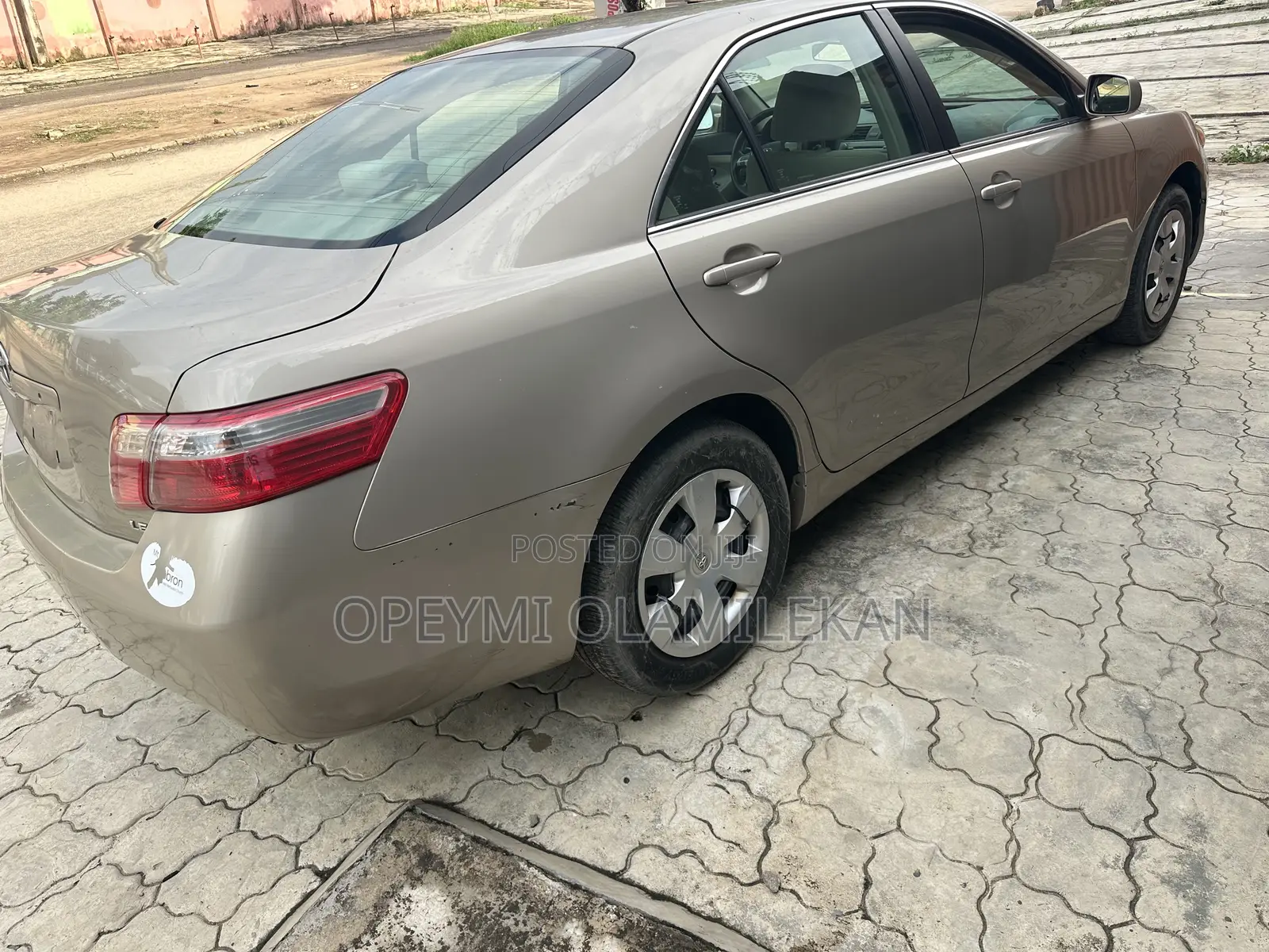 Toyota Camry LE 4dr Sedan (2.4L 4cyl 5A) 2009 Gold