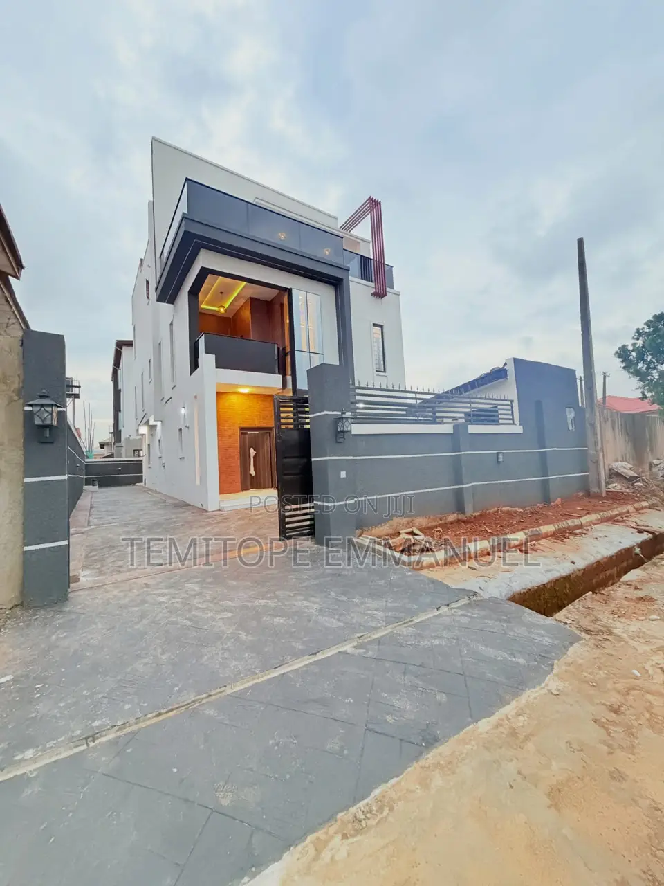 Furnished 5bdrm Duplex in GRA Phase 1 for sale