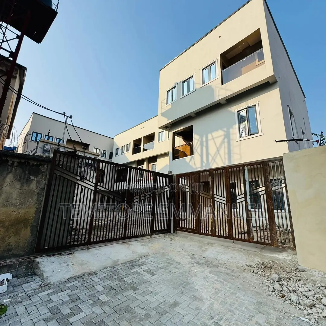 Furnished 4bdrm Duplex in Gbagada for sale