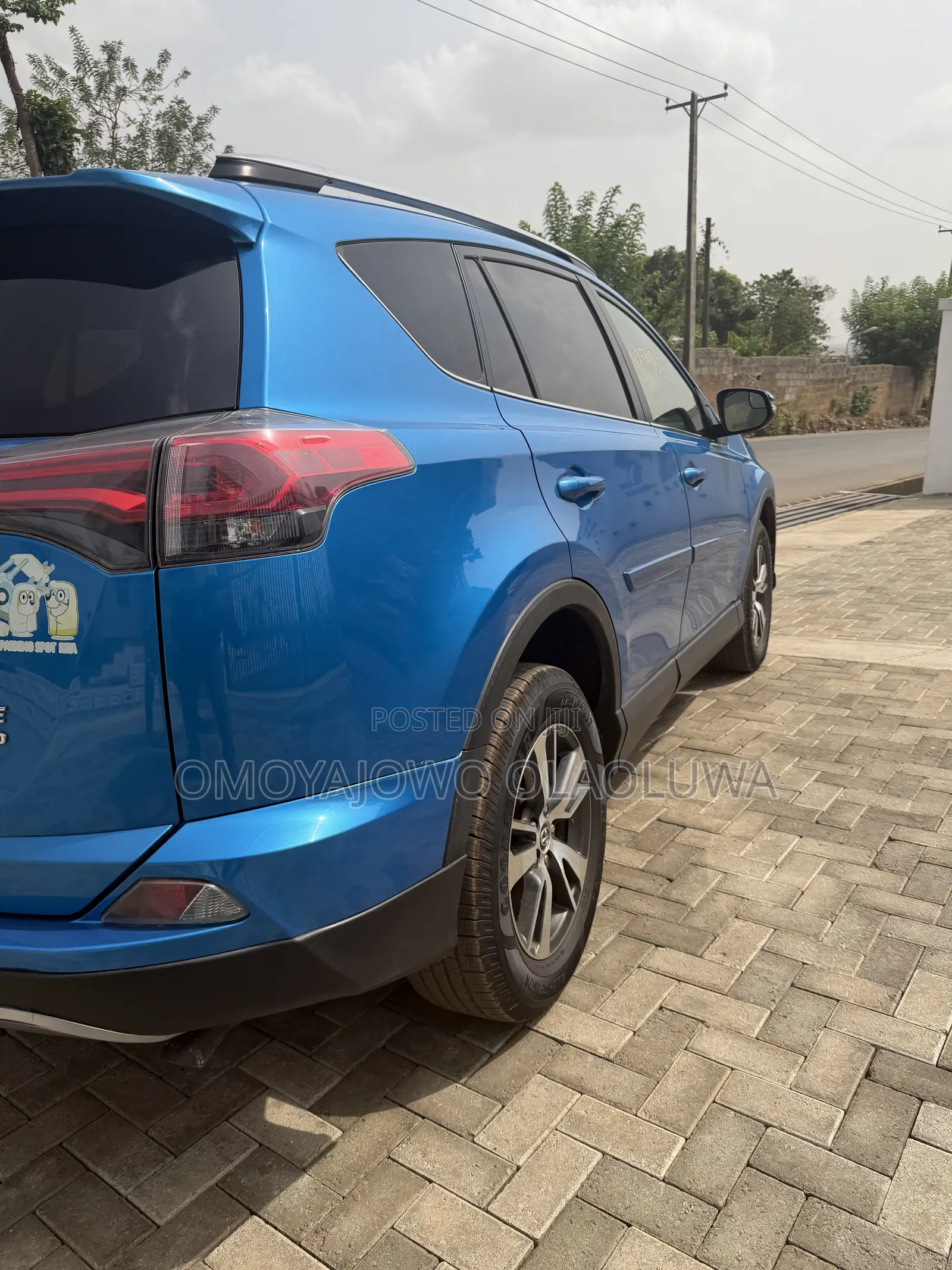 Toyota RAV4 XLE AWD (2.5L 4cyl 6A) 2017 Blue