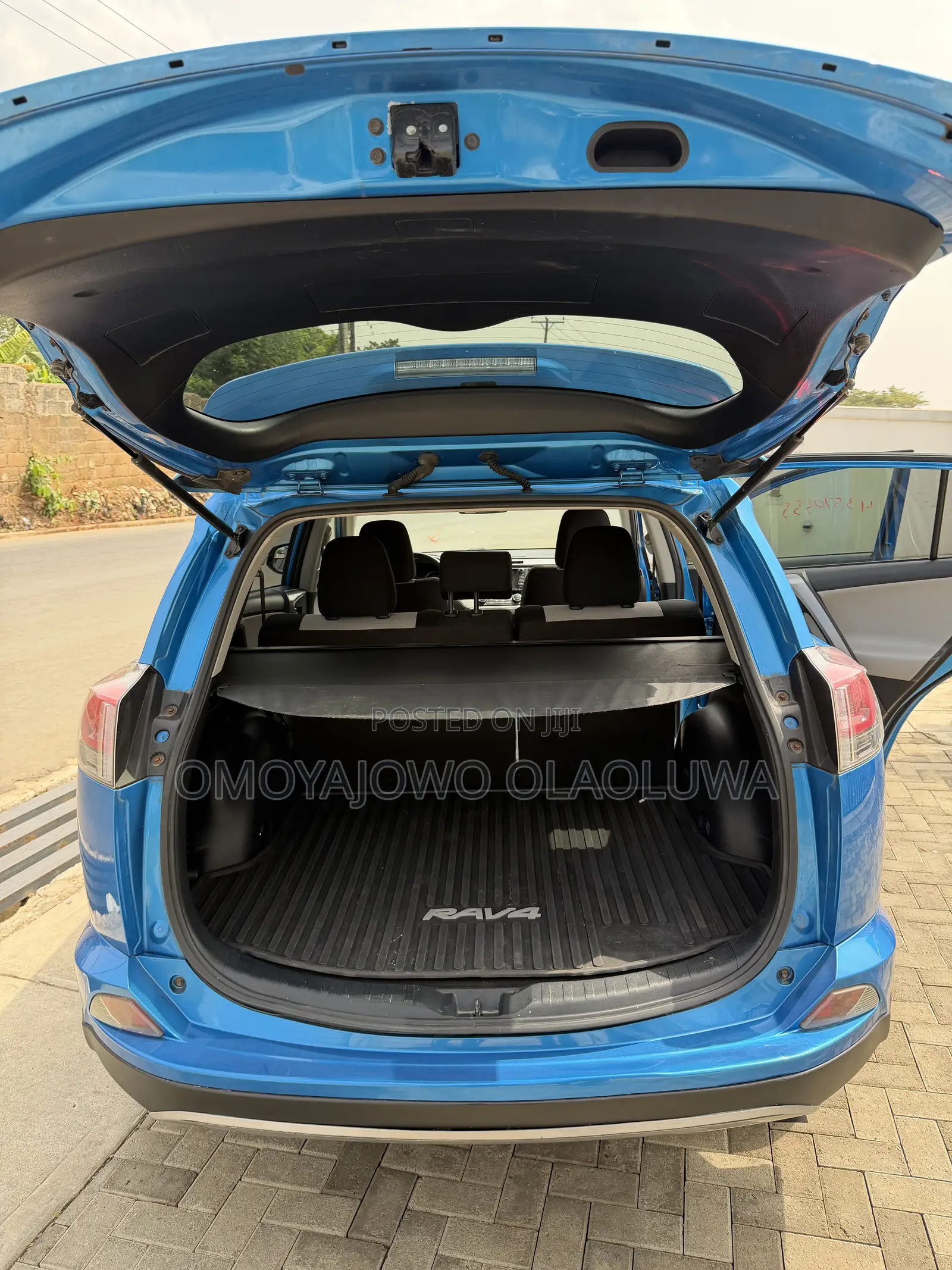 Toyota RAV4 XLE AWD (2.5L 4cyl 6A) 2017 Blue