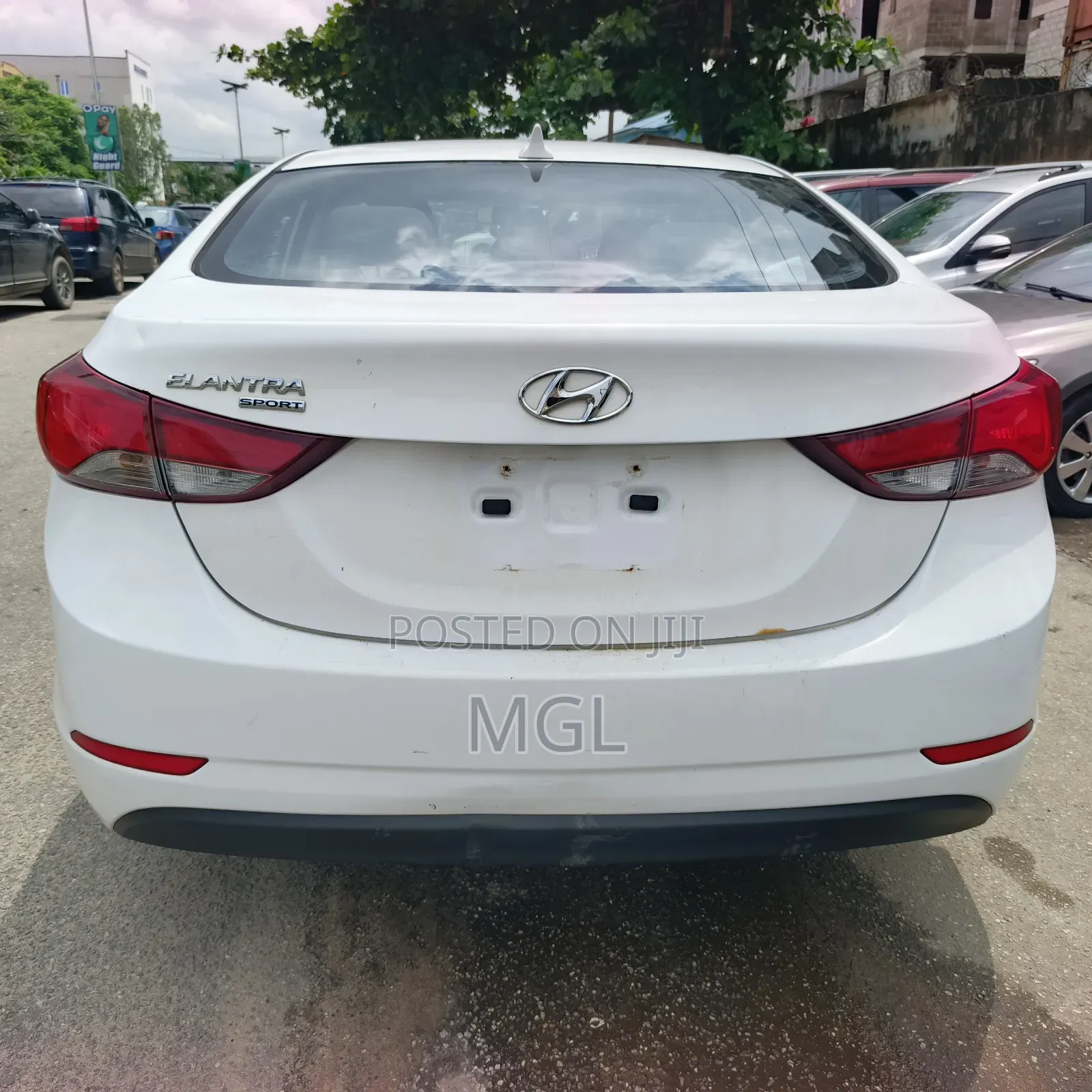 Hyundai Elantra 2011 White