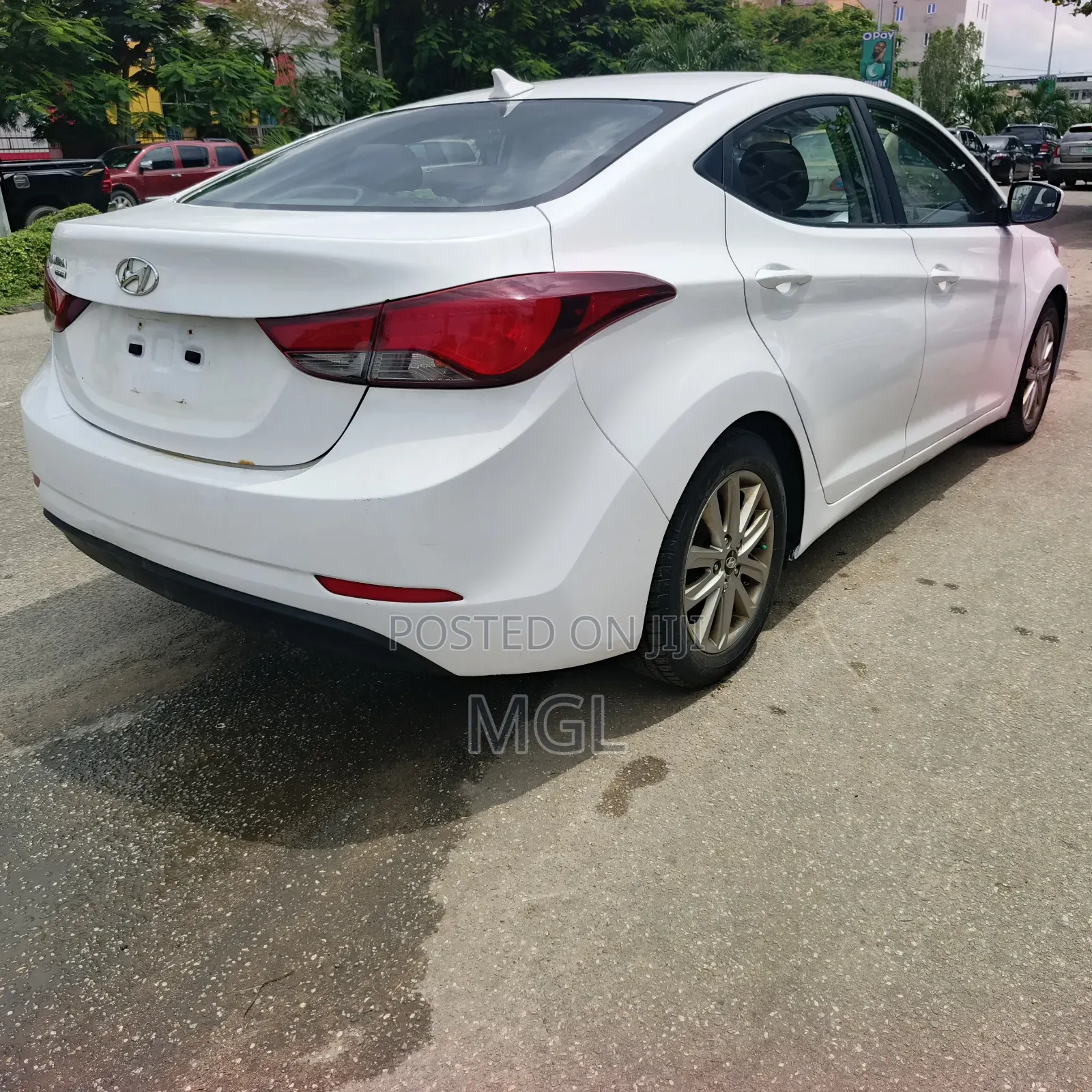 Hyundai Elantra 2011 White