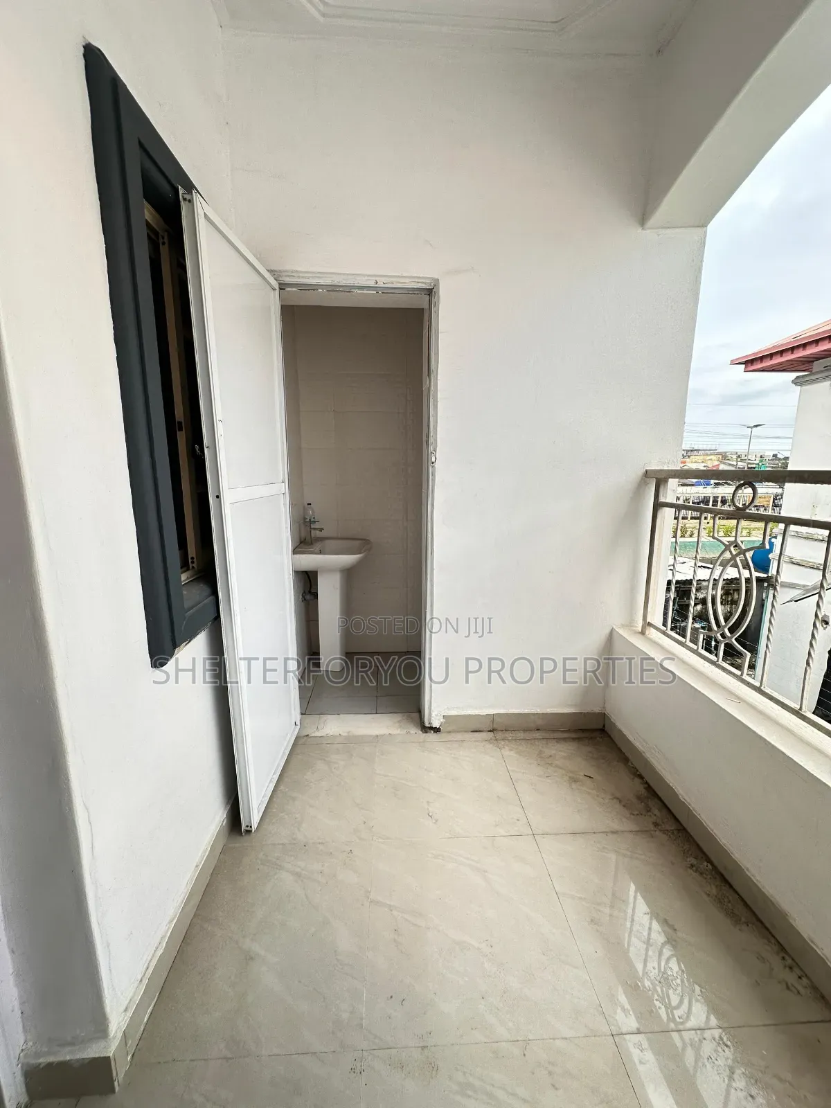 2bdrm Apartment in Lekki Phase 1 for rent