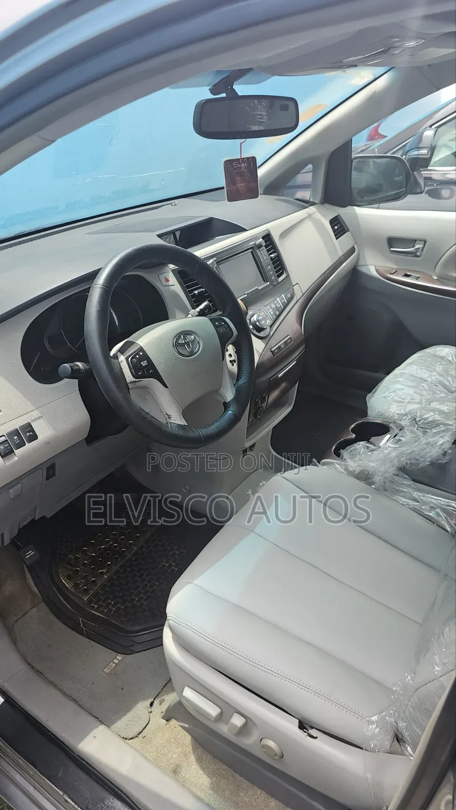 Toyota Sienna 2011 Silver