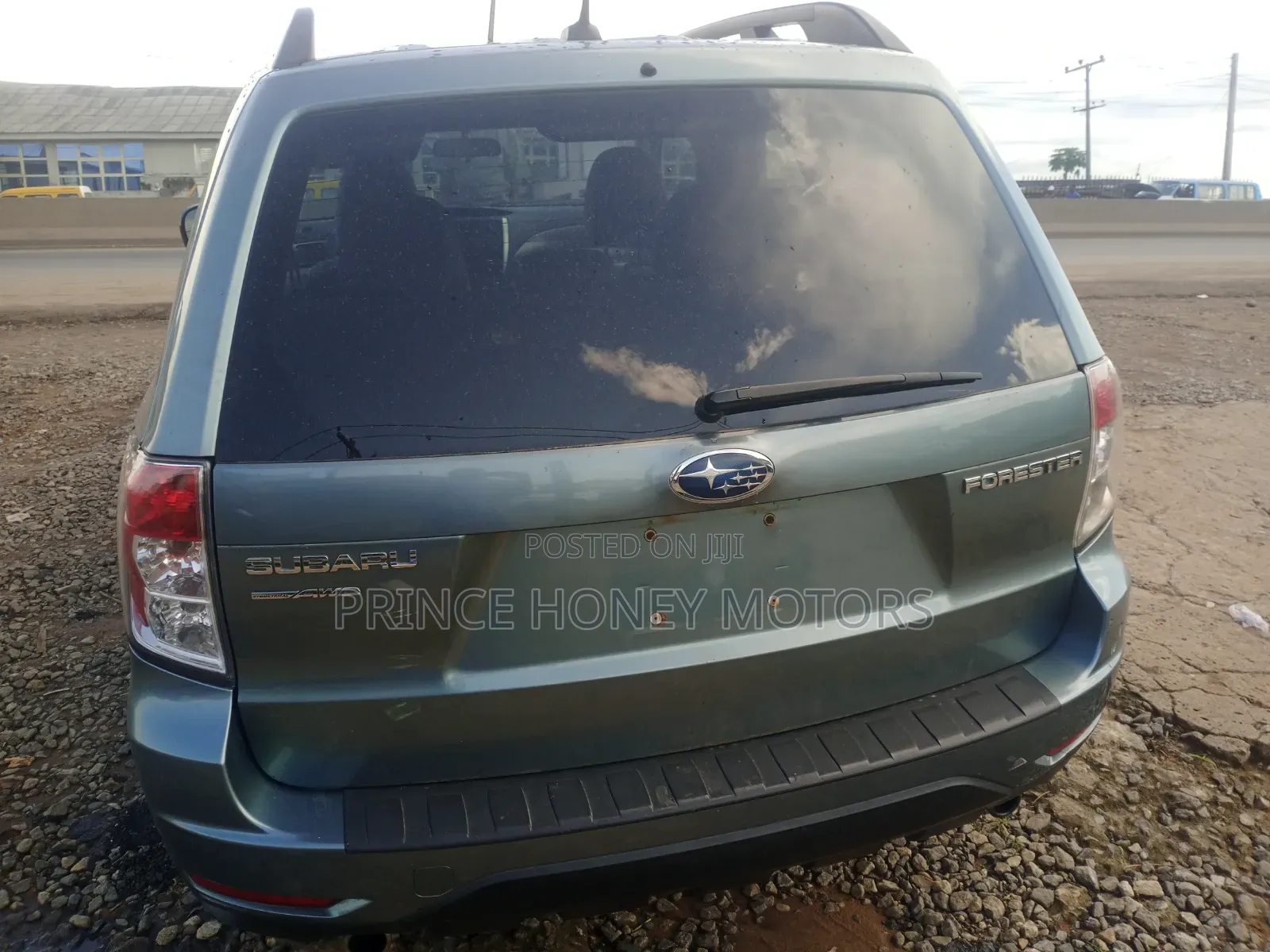Subaru DL 2011 Green