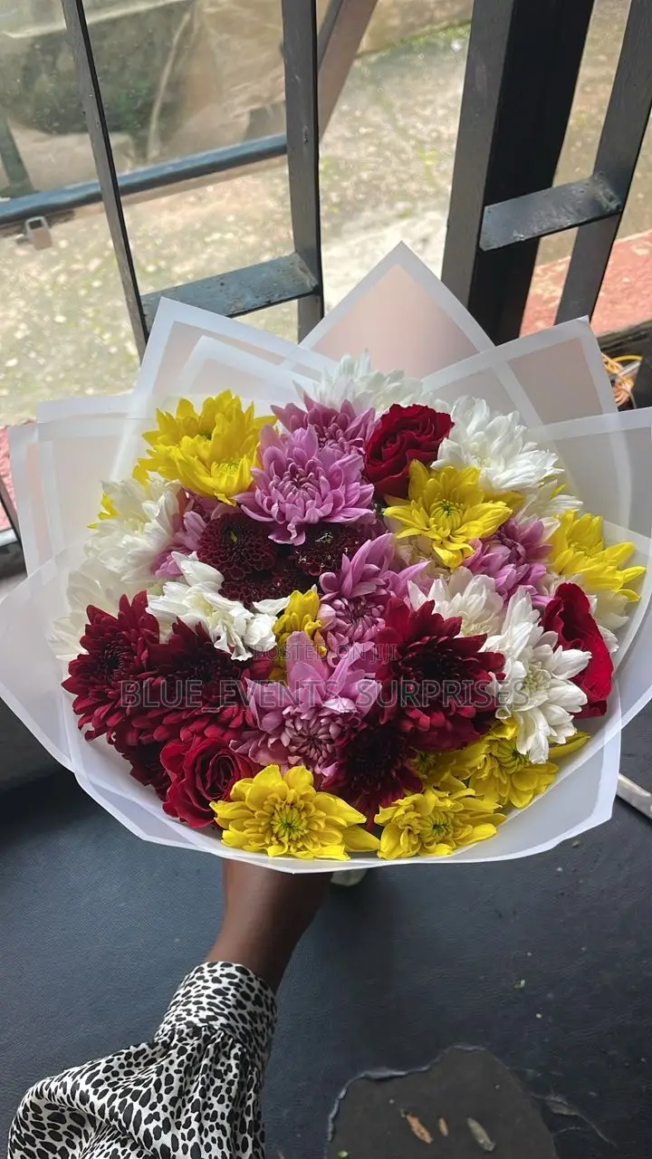 Fresh Chrysanthemum Flower Bouquet in Lagos ₦60,000