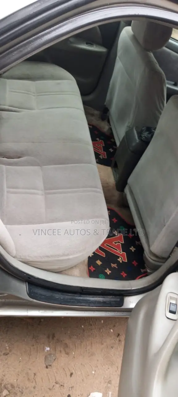 Toyota Camry CE 4dr Sedan (2.2L 4cyl 5M) 2001