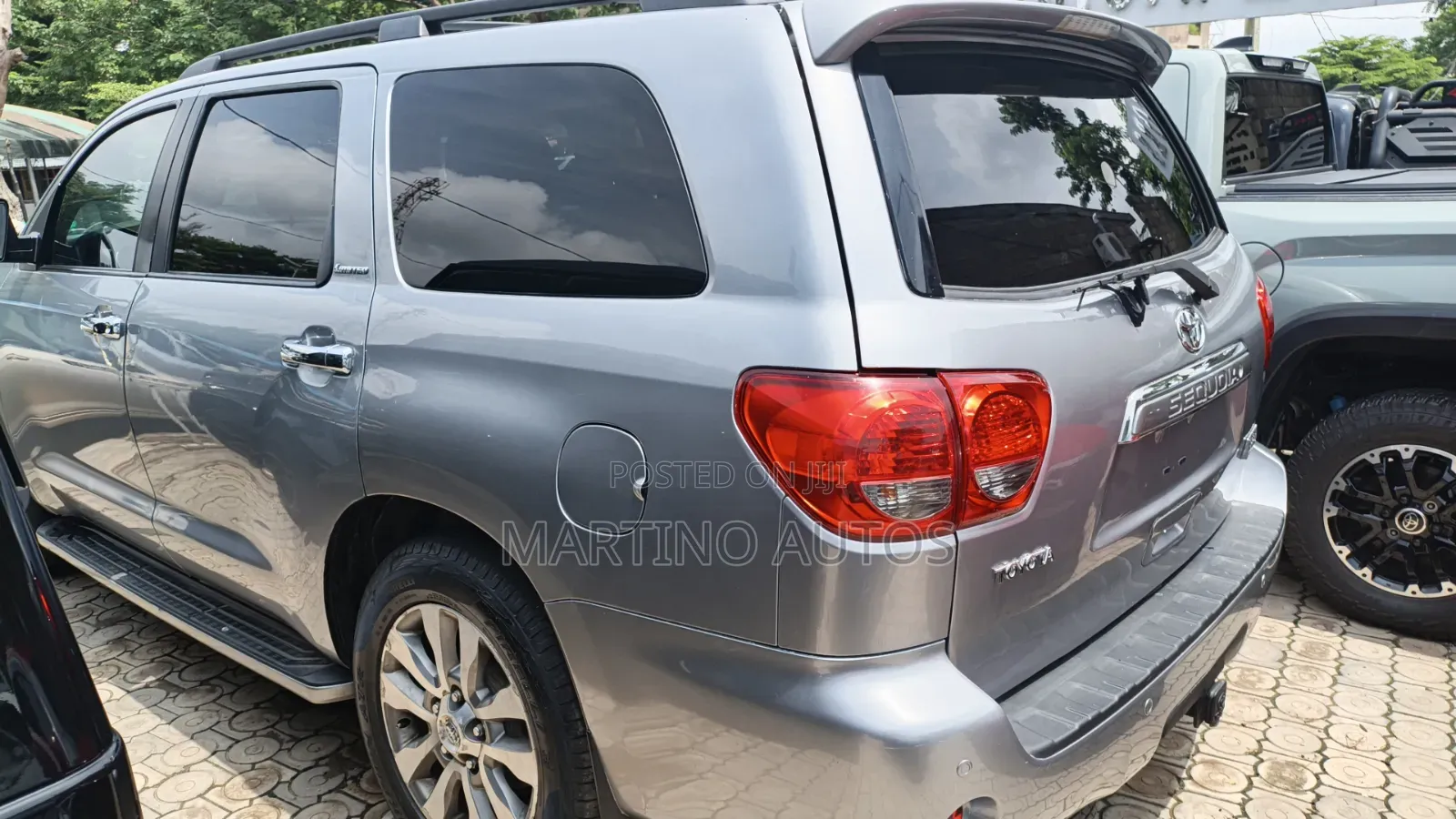 Toyota Sequoia 2010 Silver