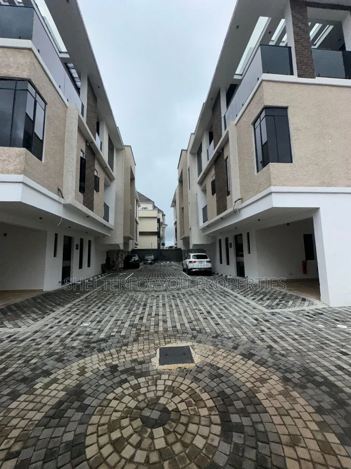 4bdrm Duplex in Lekki Phase 1 for rent