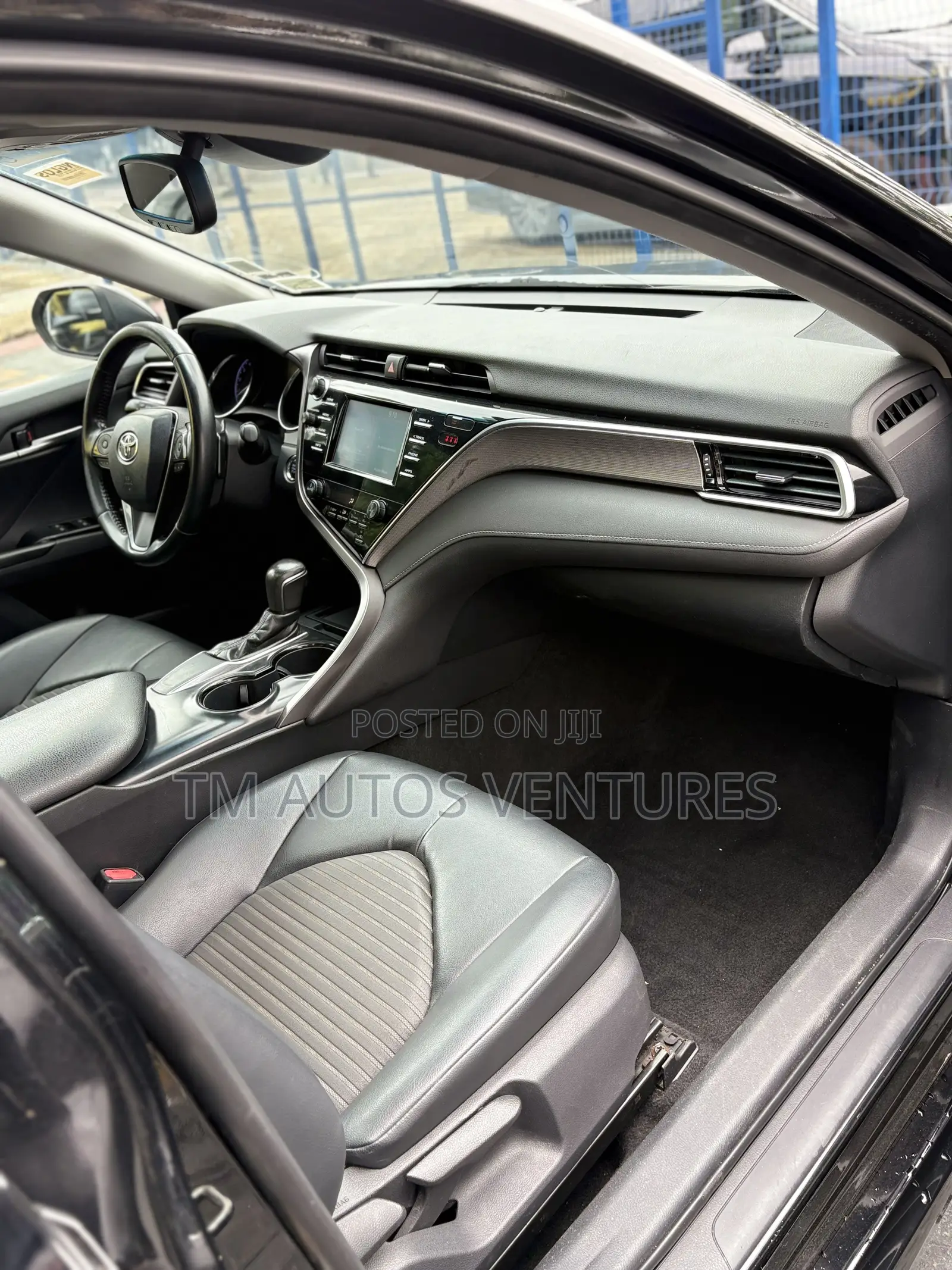 Toyota Camry SE FWD (2.5L 4cyl 8AM) 2018 Black