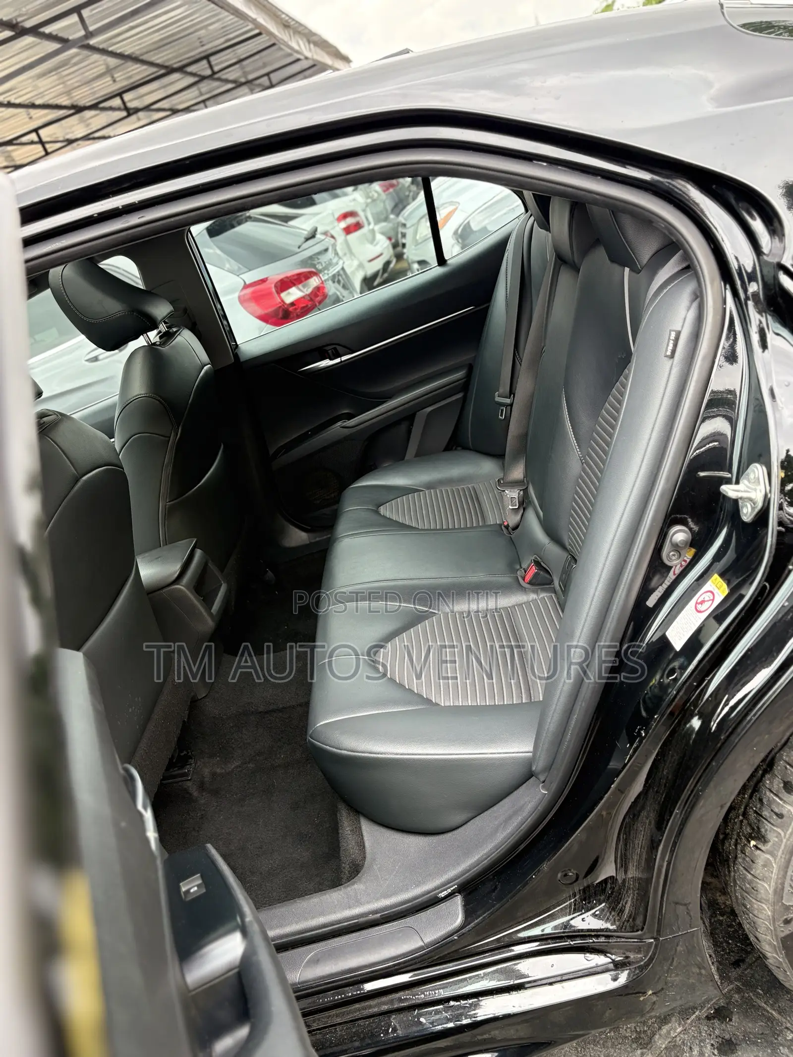 Toyota Camry SE FWD (2.5L 4cyl 8AM) 2018 Black