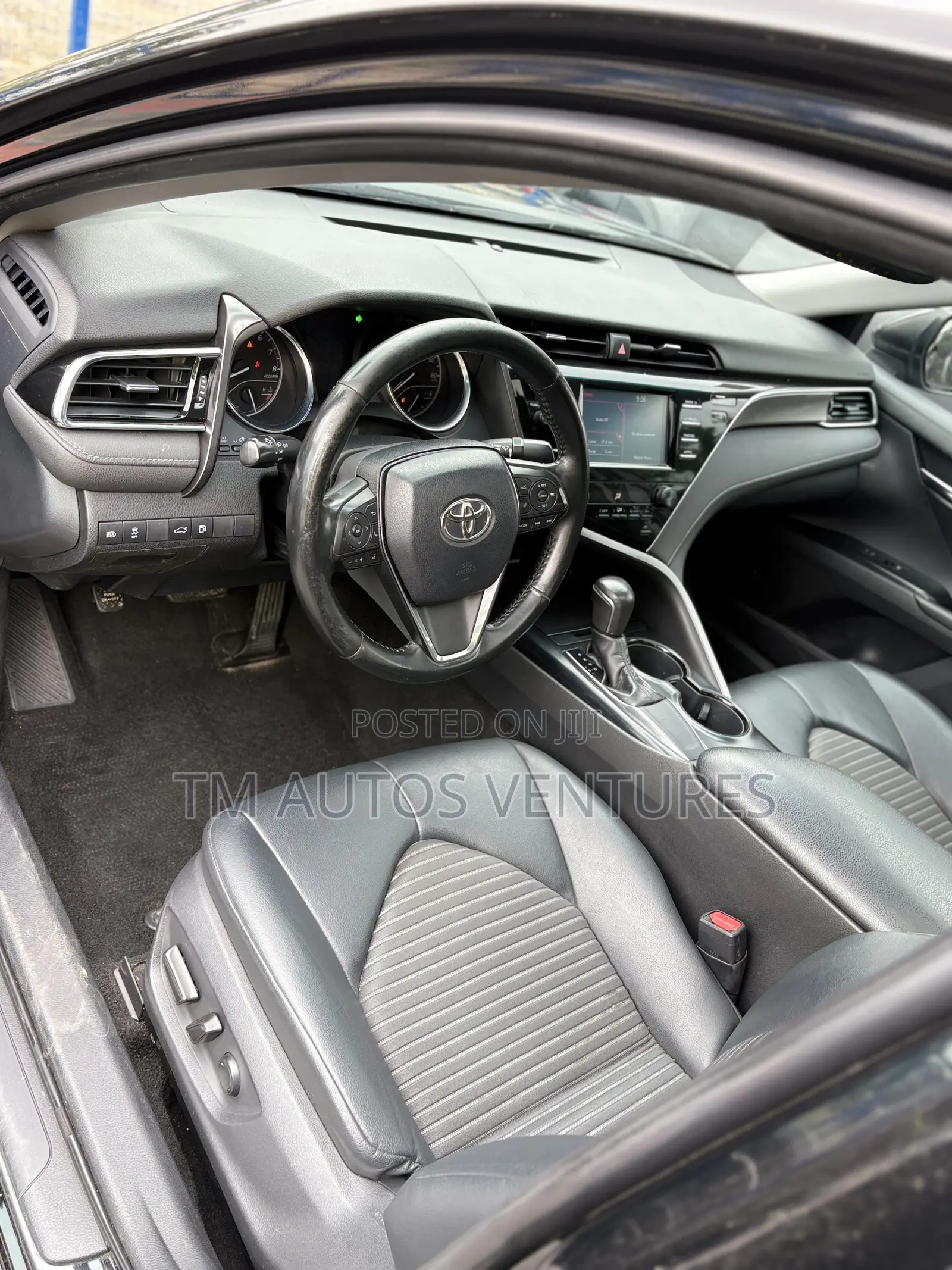 Toyota Camry SE FWD (2.5L 4cyl 8AM) 2018 Black