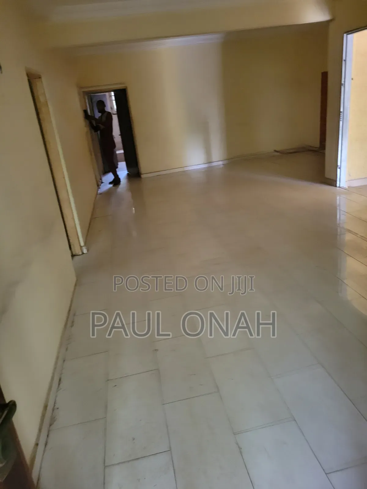 3bdrm Block of Flats in Kiribi Street, Zone 2 / Wuse for rent