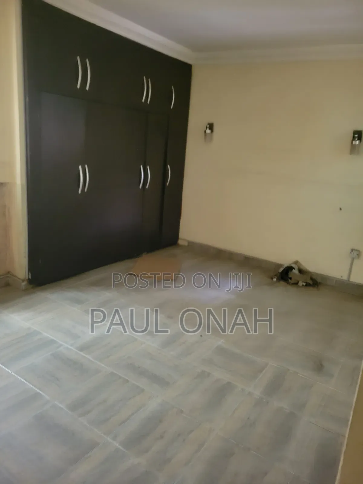 3bdrm Block of Flats in Kiribi Street, Zone 2 / Wuse for rent