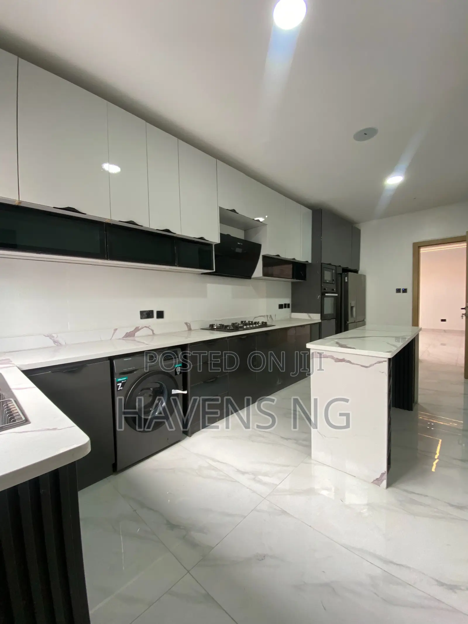 2bdrm Apartment in Lekki Phase 1 for sale