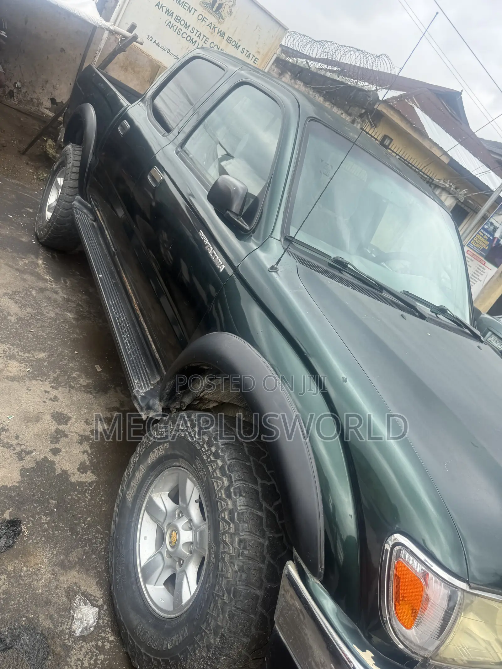 Toyota Tacoma Base V6 4x4 Double-Cab 121.9 in. WB 2002 Green