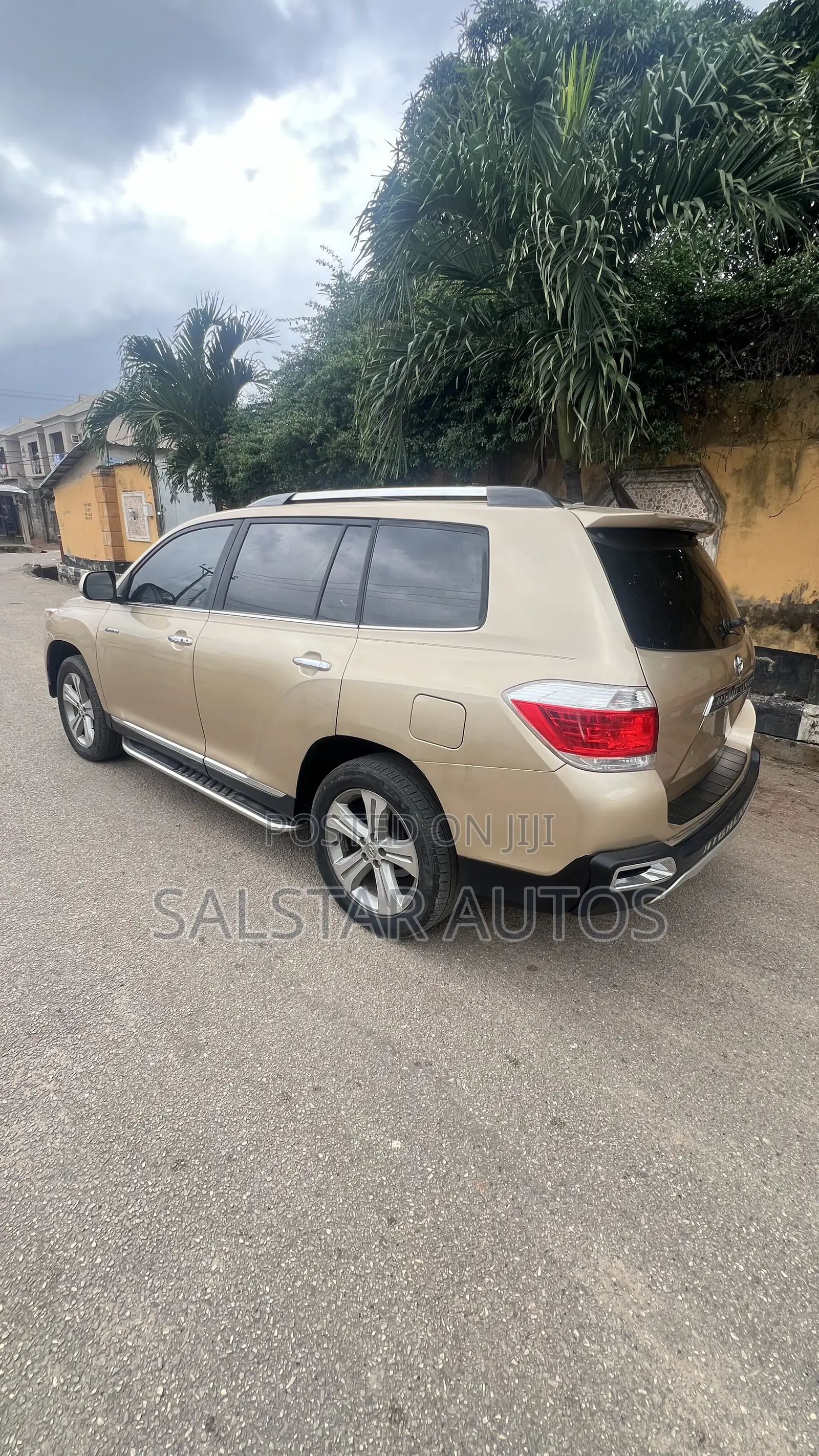 Toyota Highlander 2012 Gold
