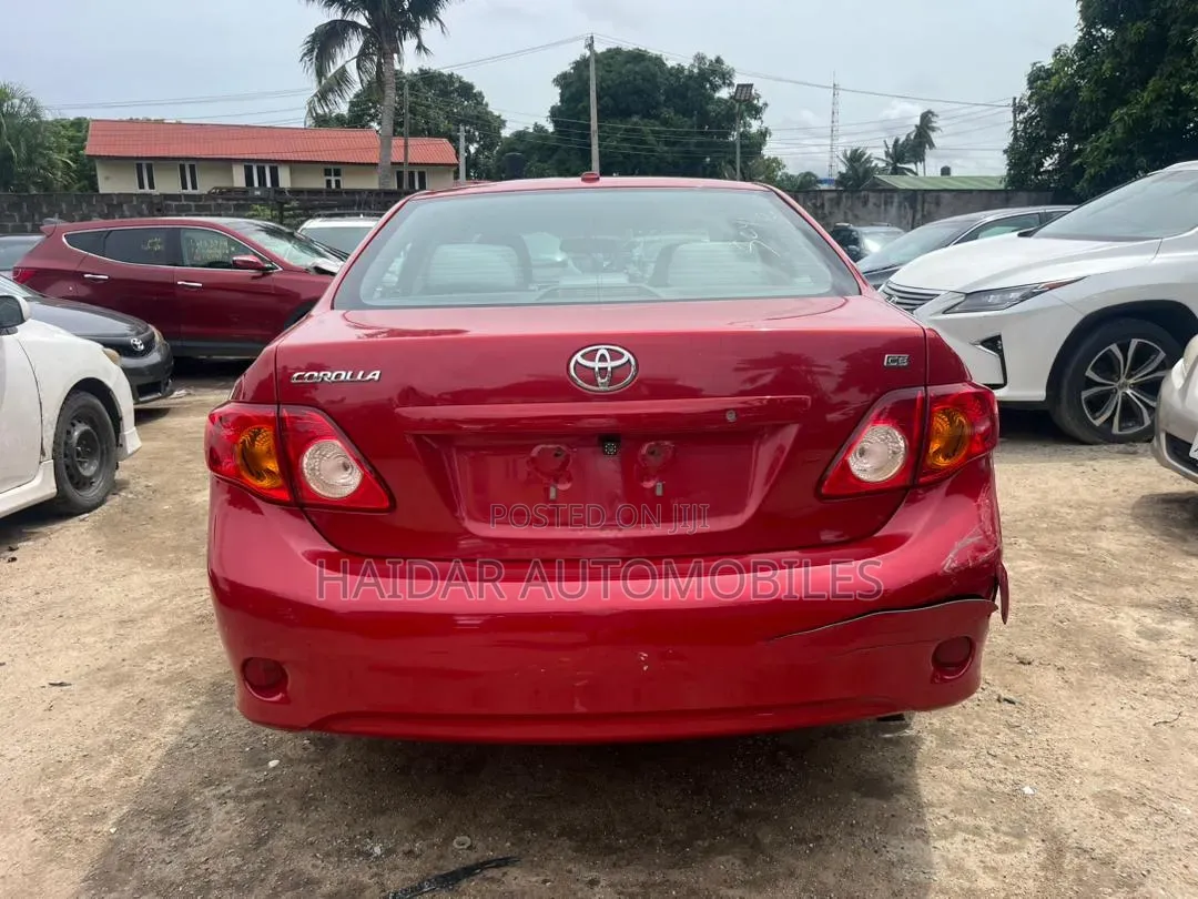 Toyota Corolla 2011 Maroon