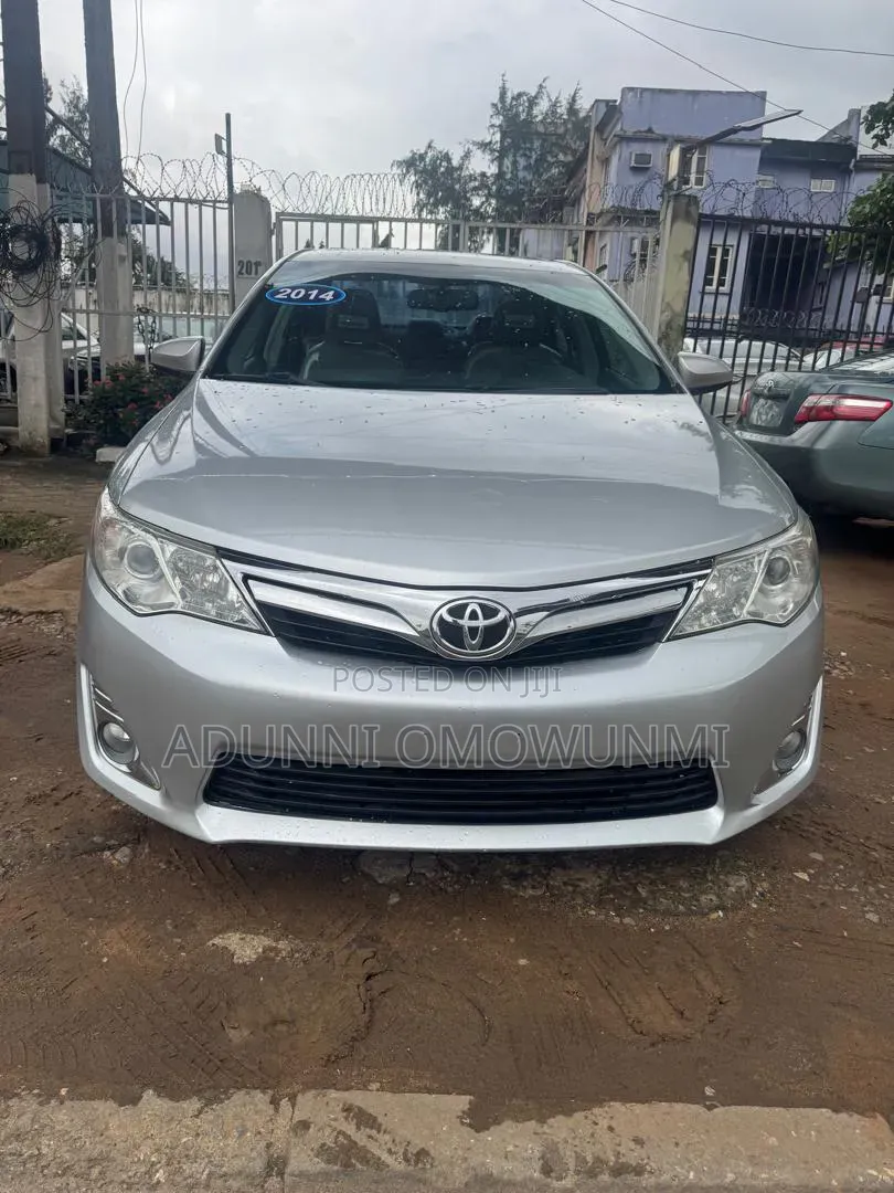 Toyota Camry XLE 4dr Sedan (3.5L 6cyl 6A) 2014 Silver