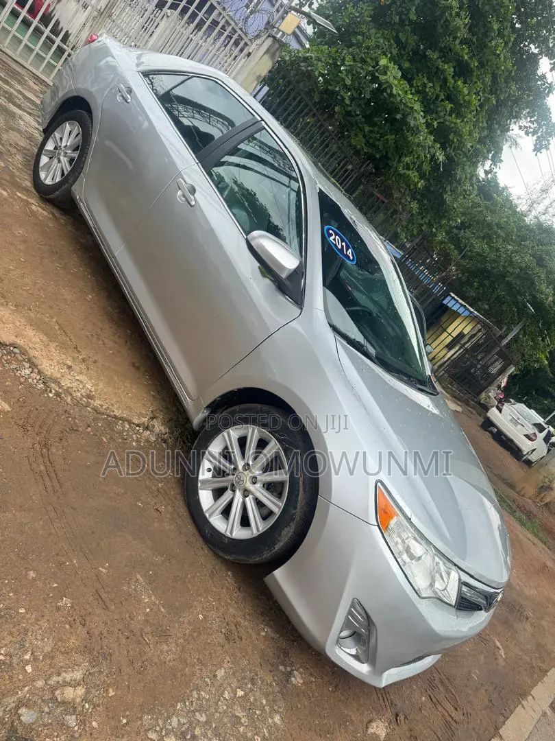 Toyota Camry XLE 4dr Sedan (3.5L 6cyl 6A) 2014 Silver