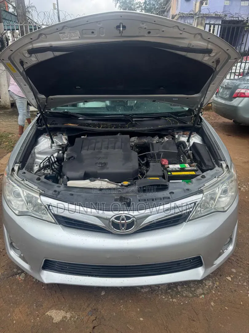 Toyota Camry XLE 4dr Sedan (3.5L 6cyl 6A) 2014 Silver