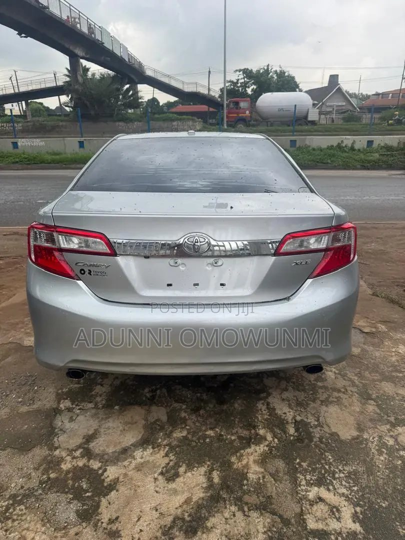 Toyota Camry XLE 4dr Sedan (3.5L 6cyl 6A) 2014 Silver