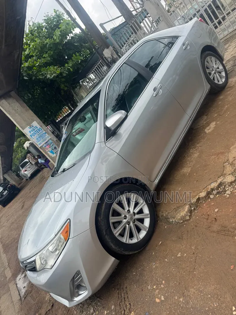 Toyota Camry XLE 4dr Sedan (3.5L 6cyl 6A) 2014 Silver