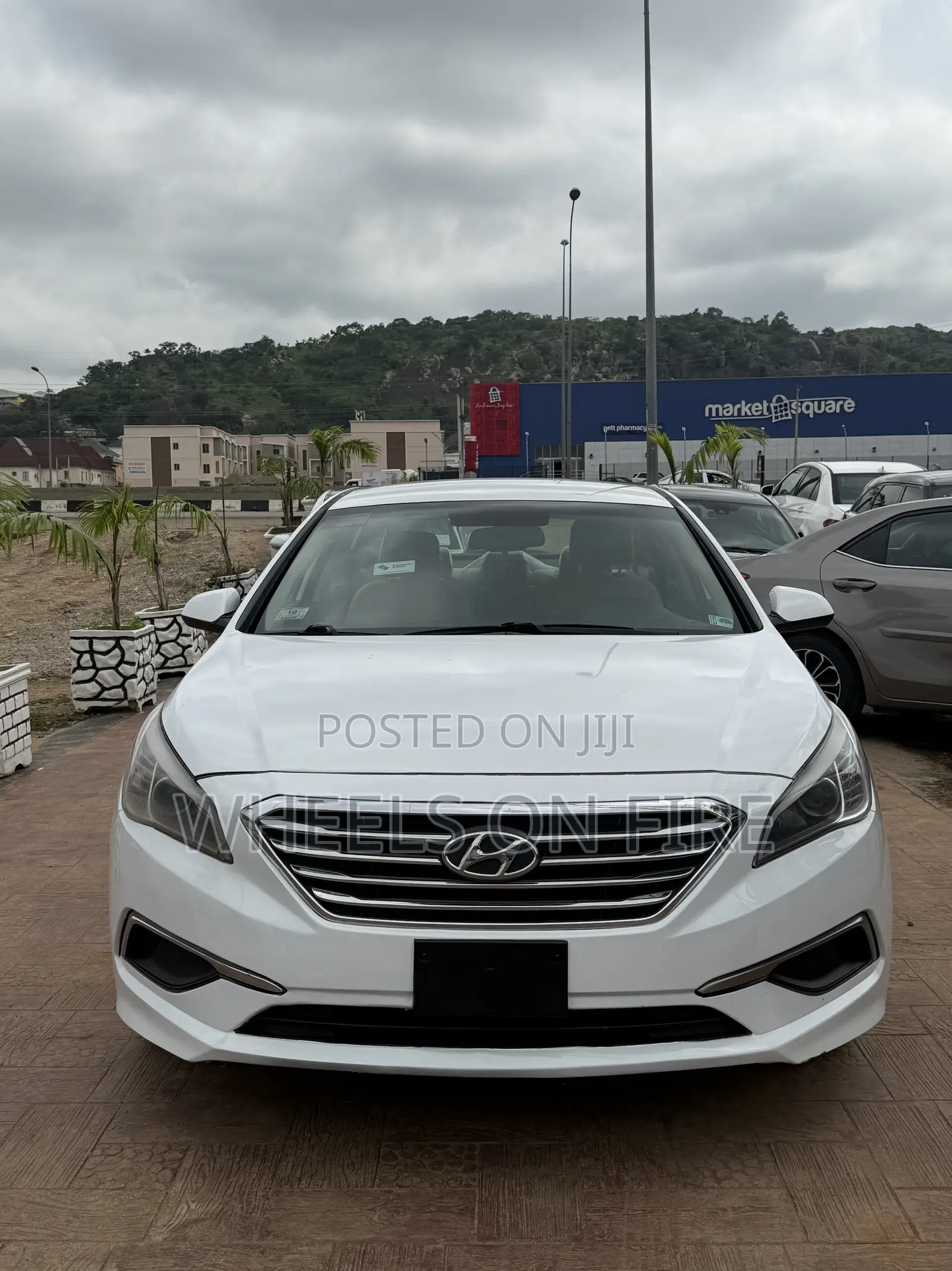 Hyundai Sonata Base Sedan FWD (2.4L 4cyl 6A) 2017 White