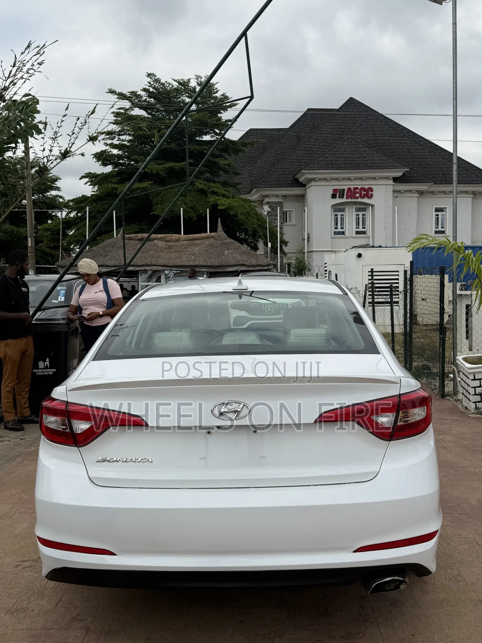 Hyundai Sonata Base Sedan FWD (2.4L 4cyl 6A) 2017 White